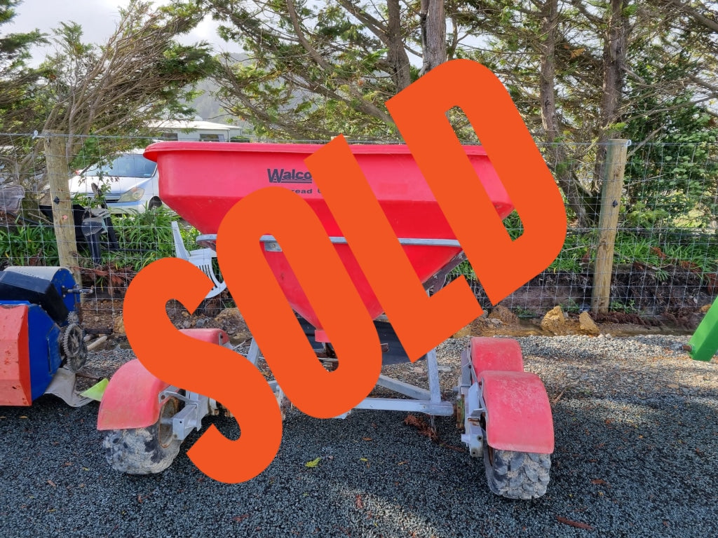Used Walco Spreader 675 Tandem