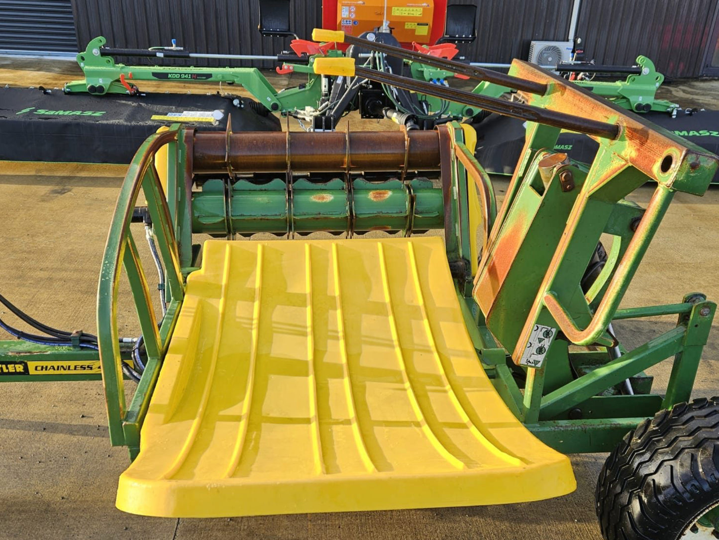 Used Hustler Chainless 4000 Bale Feeder | FarmShop NZ