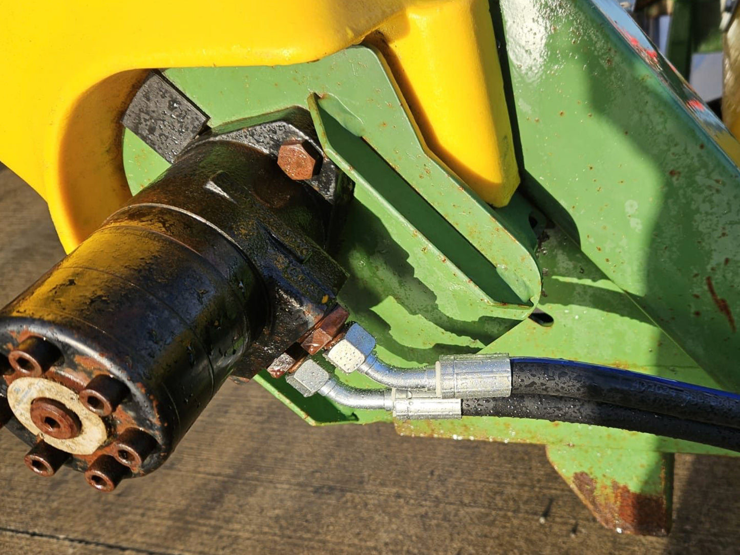 Used Hustler Chainless 4000 Bale Feeder | FarmShop NZ