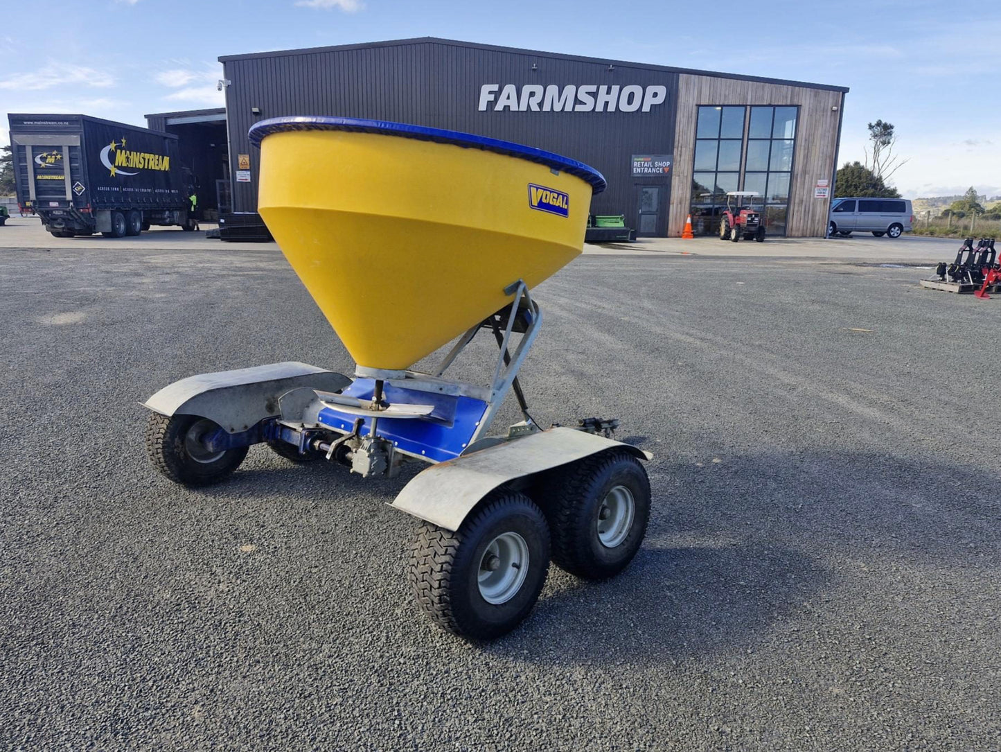 Used Tandem Axle Vogal Spreader 750L