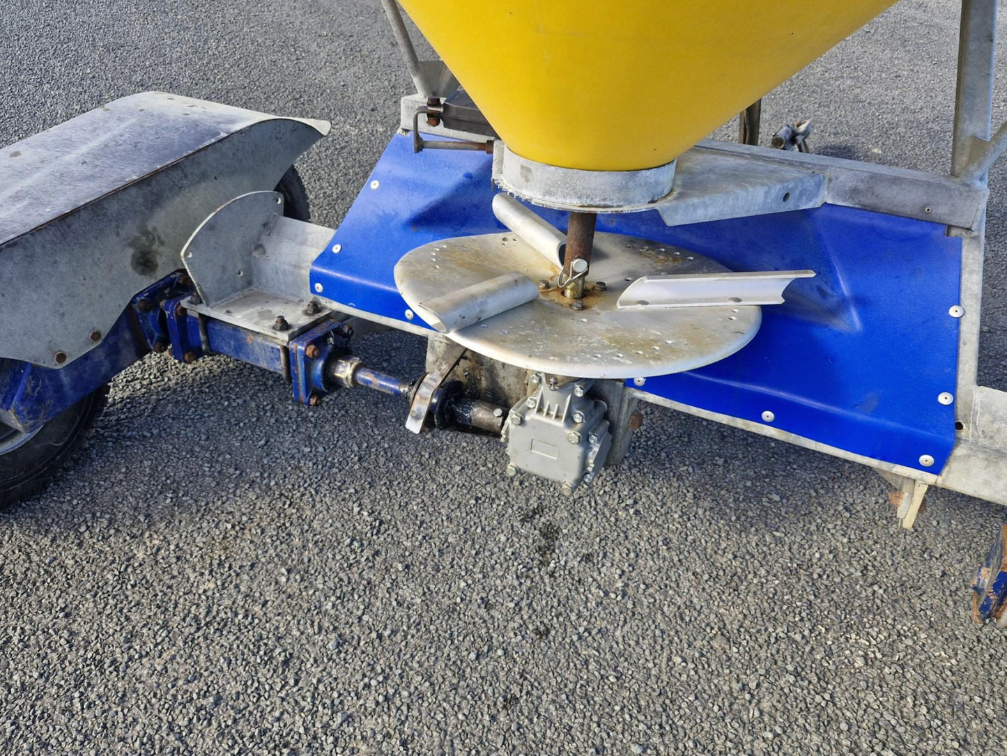 Used Tandem Axle Vogal Spreader 750L