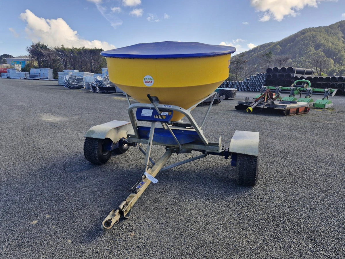 Used Tandem Axle Vogal Spreader 750L